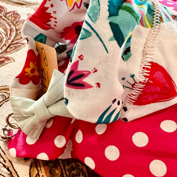 New handmade Beautiful quilted dog pillow. Size medium with matching bandanna. - Picture 4 of 6